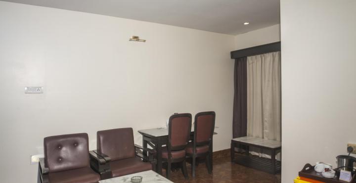 Отель Saluja Residency Силигури Экстерьер фото
