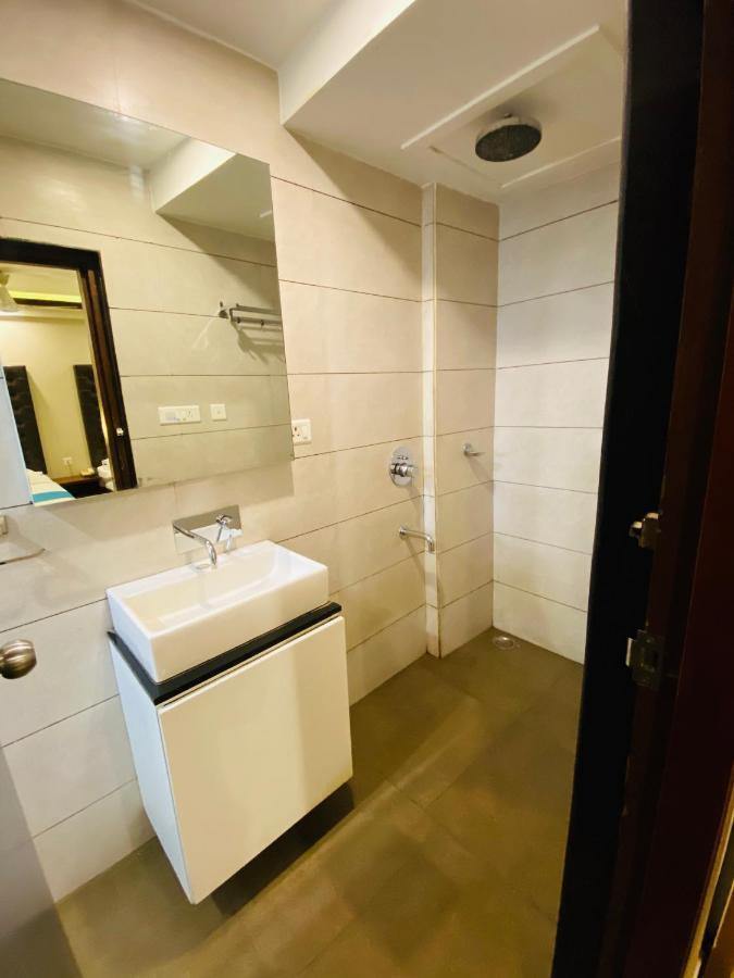 Отель Saluja Residency Силигури Экстерьер фото