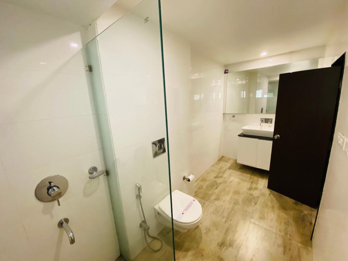 Отель Saluja Residency Силигури Экстерьер фото