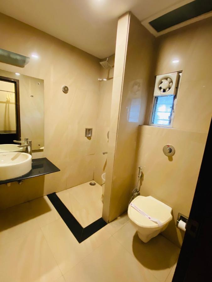 Отель Saluja Residency Силигури Экстерьер фото